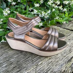 Clarks Hazelle Alba Leather Wedge Open Toe Bronze Strap Sandals Womens Size 9